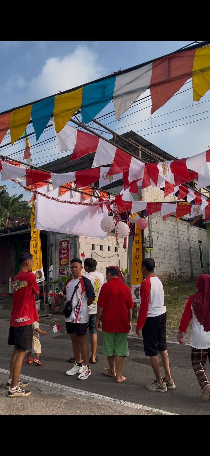 Kompilasi Dokumentasi, Kegiatan Warga, Distribusi Produk UMKM, dan Persiapan Penarikan KKN