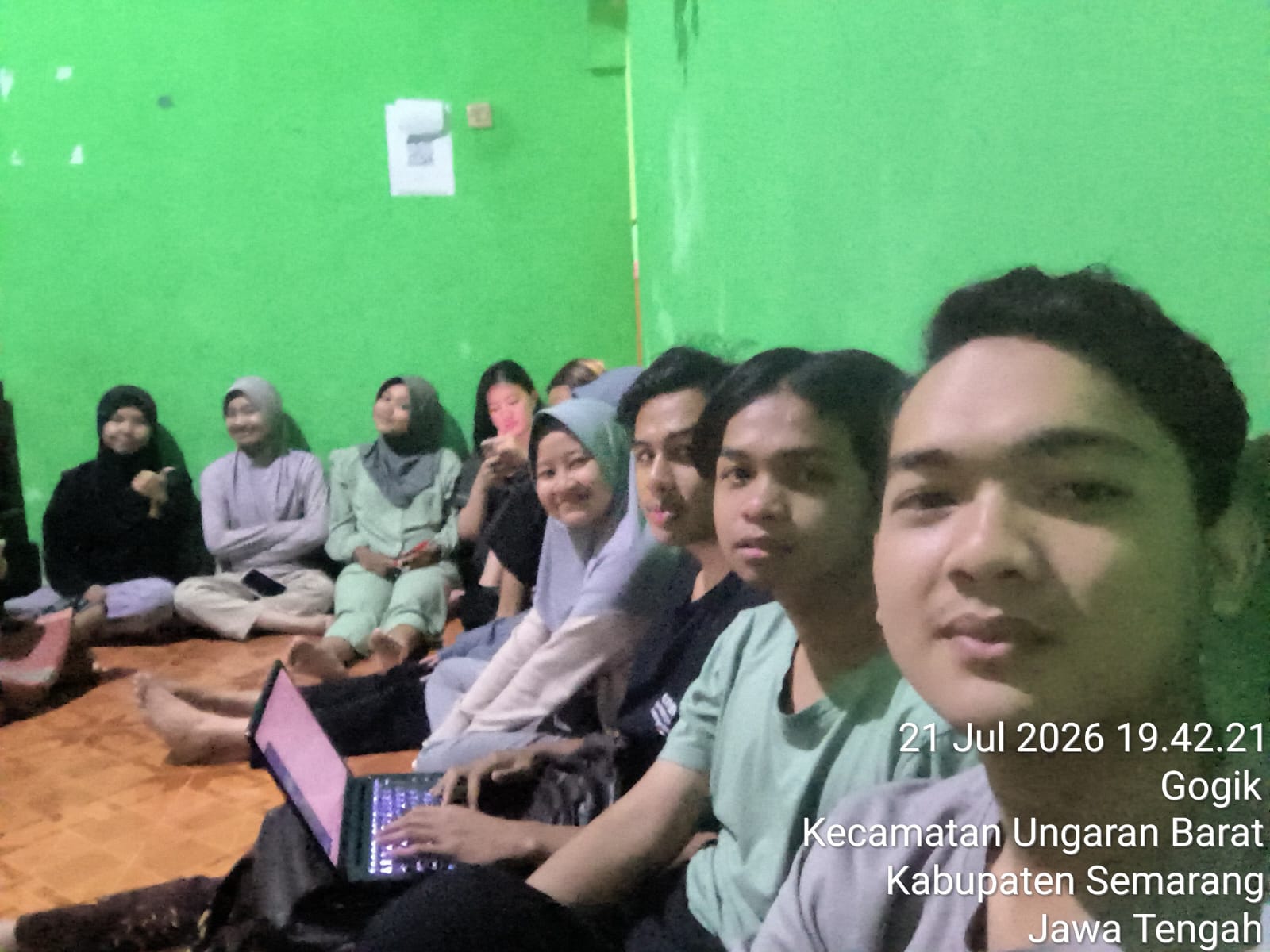 Absen, koordinasi program multidisiplin, briefing untuk besok