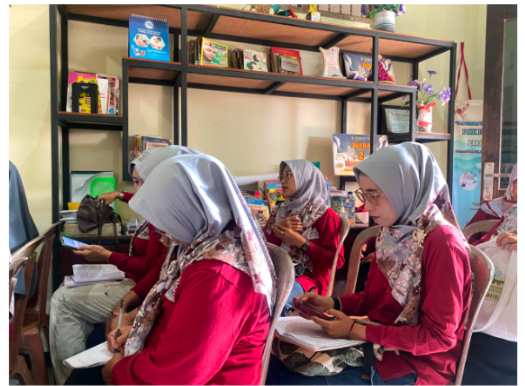 Integrasi Basis Data Pasar Gogik, Sosialisasi Literasi Keuangan : Level UP Your Financial with Gold dan Optimalisasi Partisipasi Warga melalui Kotak Aspirasi Desa Bersama PKK