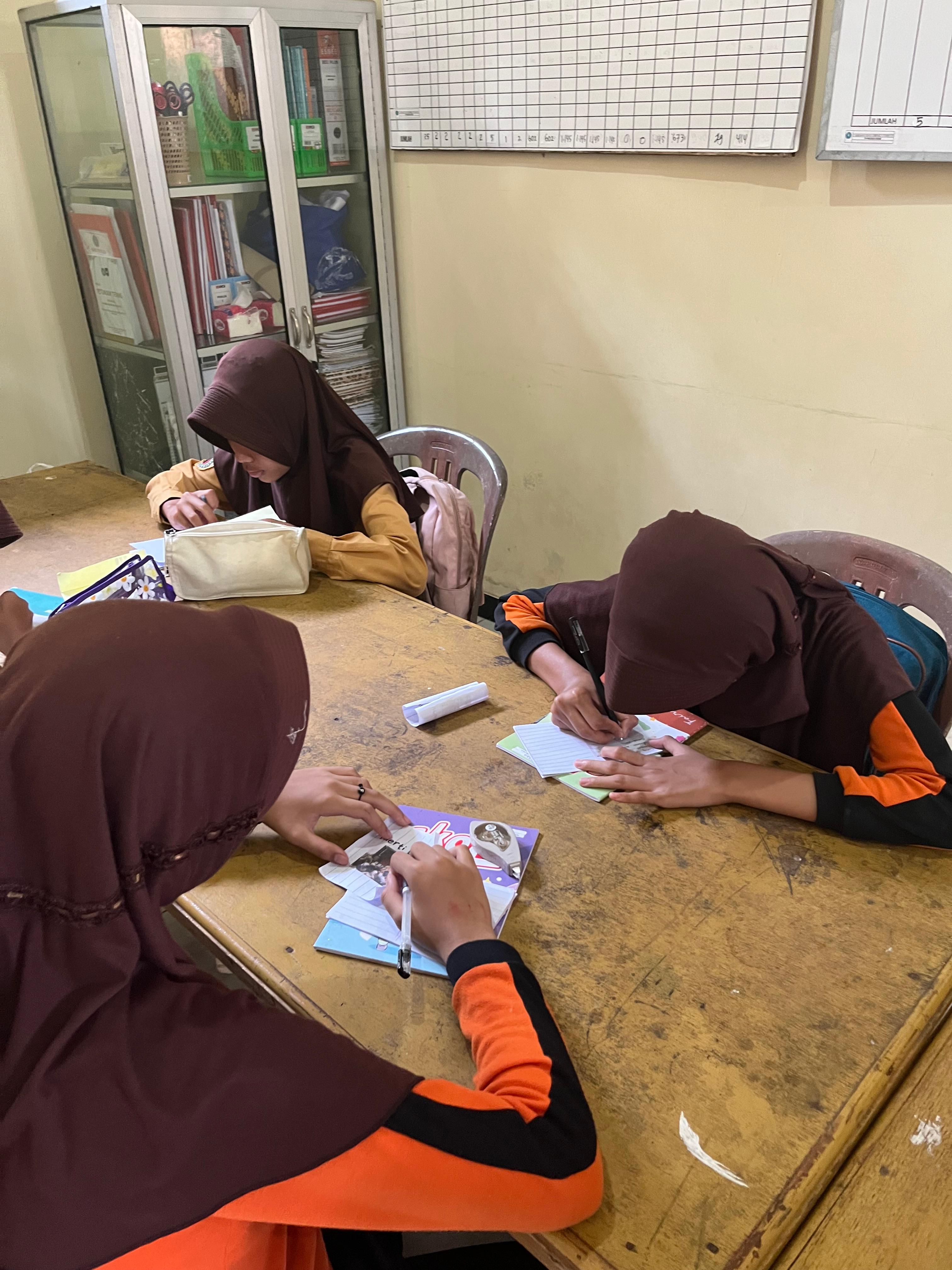Pelaksanaan Lomba Menulis Cerita dan Bercerita Tingkat SD/MI Desa Gogik