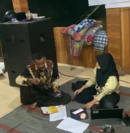 Penyelesaian Akhir Artikel Pengabdian dan Pemantauan Awal Pemasaran Digital UMKM Ceriping