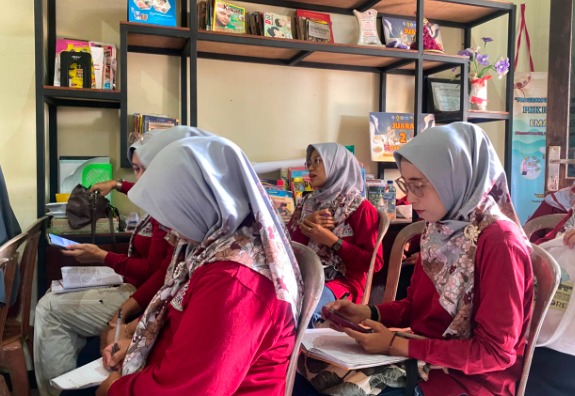Integrasi Basis Data Pasar Gogik dan Optimalisasi Partisipasi Warga melalui Kotak Aspirasi Desa Bersama PKK