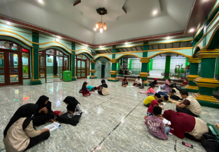 Pemberdayaan Terpadu: Persiapan Pasar Gogik, Pemetaan Potensi Desa, Literasi Keuangan PKK, dan Pendampingan Belajar