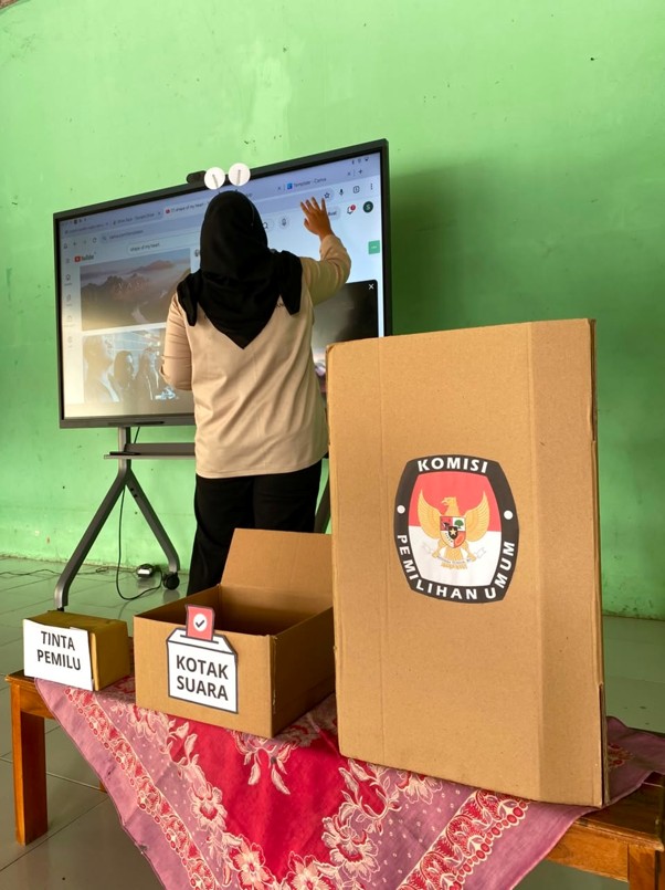 Pelayanan Administrasi, Edukasi Demokrasi dan Digitalisasi Pembelajaran, serta Perencanaan Pengembangan UMKM