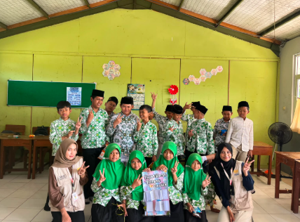 Pelayanan Administrasi Kewilayahan dan Peningkatan Literasi melalui Edukasi Potensi Desa Gogik