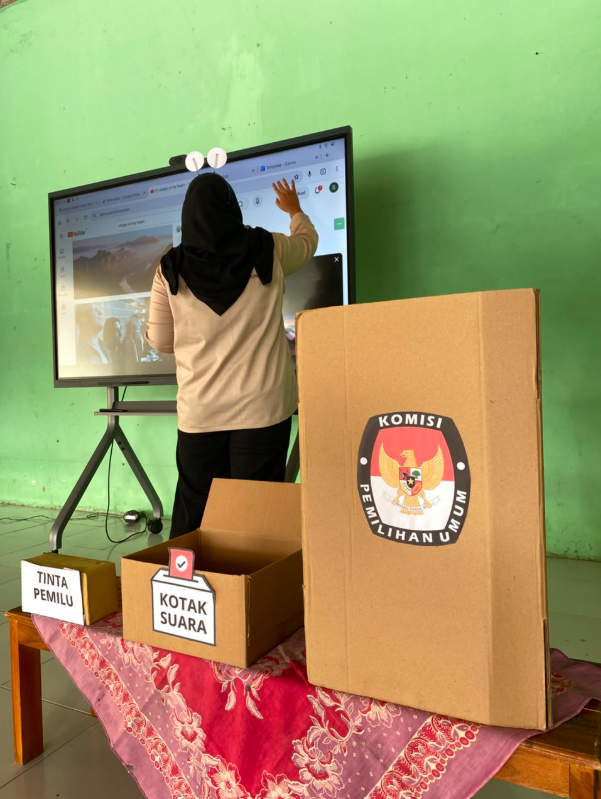 Pelayanan Administrasi, Edukasi Demokrasi dan Digitalisasi Pembelajaran, serta Perencanaan Pengembangan UMKM