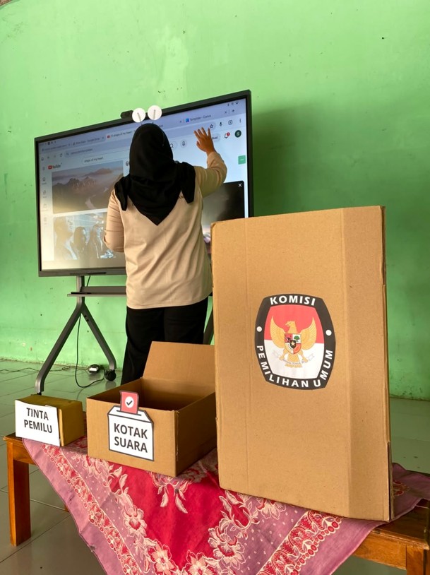 Pelayanan Administrasi, Edukasi Demokrasi dan Digitalisasi Pembelajaran, serta Perencanaan Pengembangan UMKM