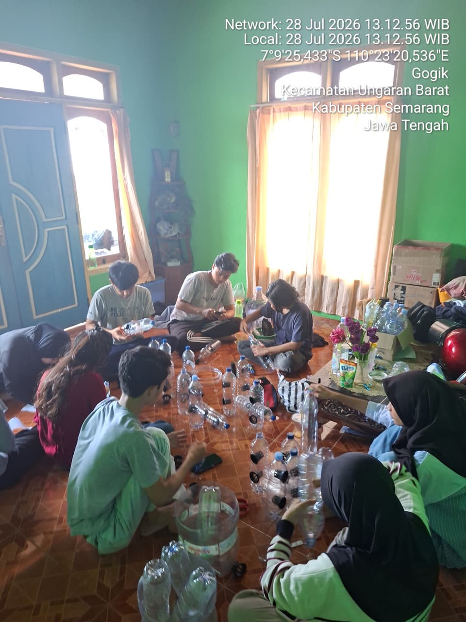 Absen, membeli perlengkapan untuk proker Multidisiplin dan menyiapkan botol untuk akuaponik