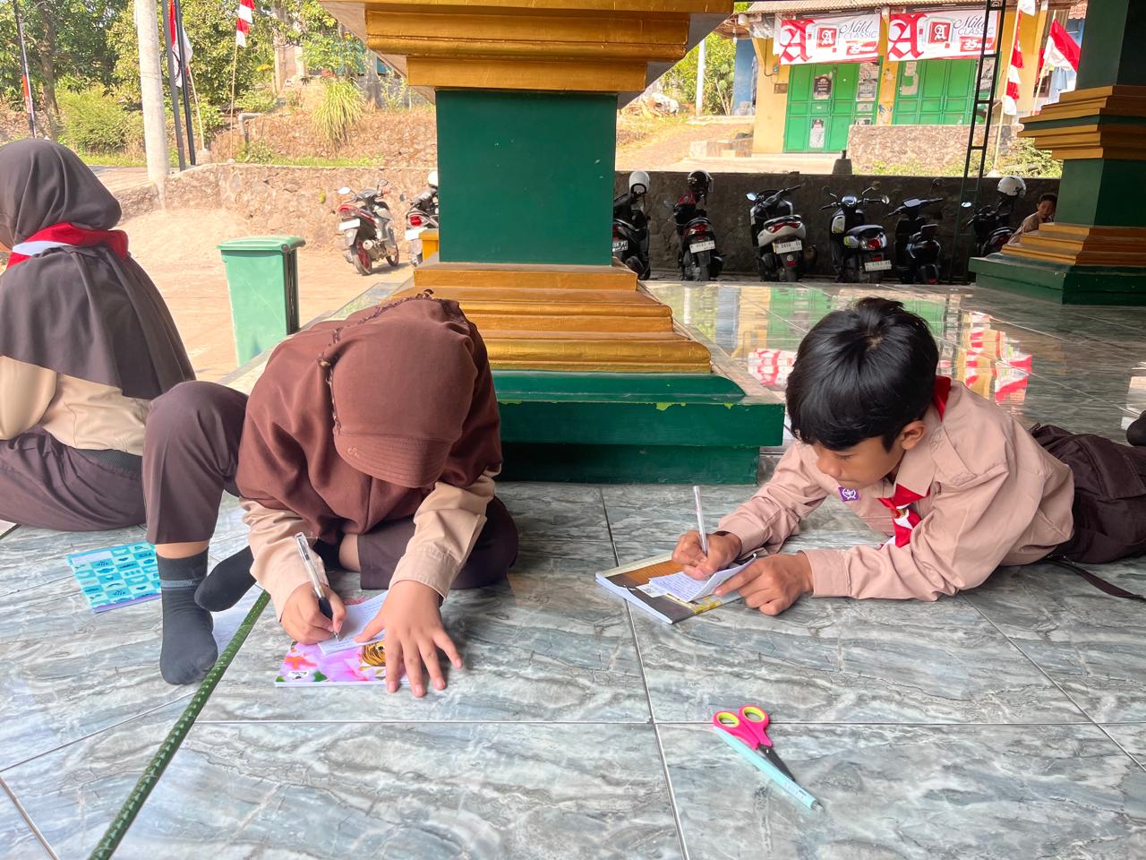 Pelatihan Akhir Peserta Lomba Menulis Cerita dan Bercerita