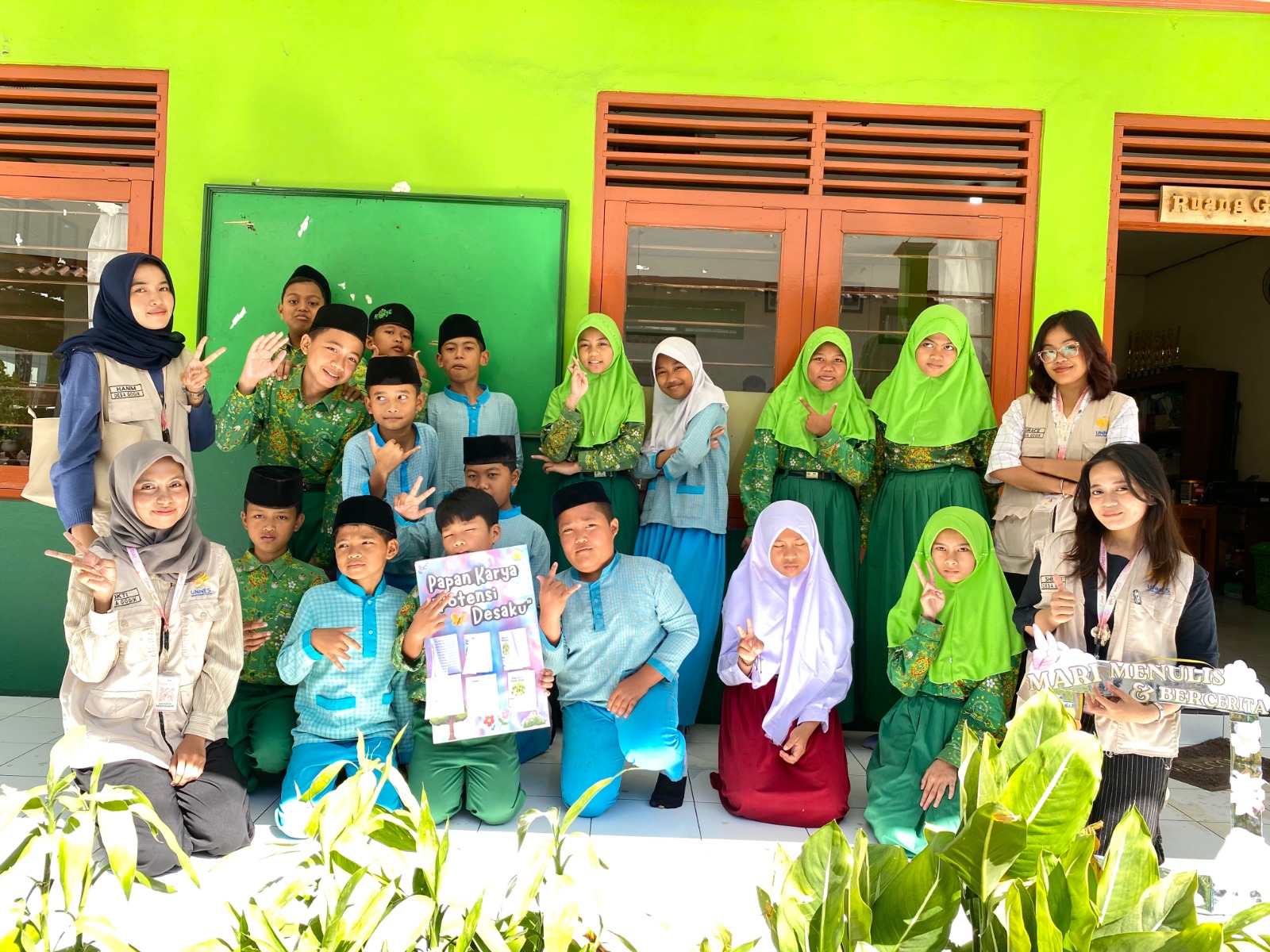 Edukasi Potensi Desa melalui Literasi Sastra dan Pendampingan Legalitas Usaha (NIB) bagi UMKM